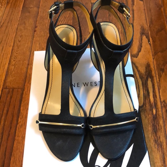 Nine West Tstrap sandals heels - Picture 2 of 3